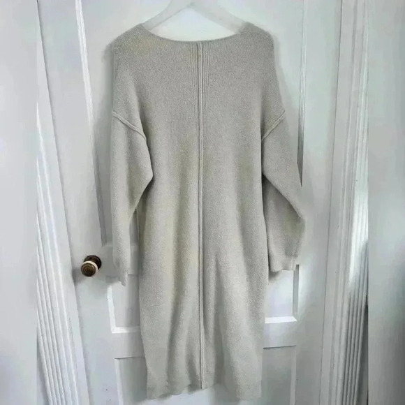 Aritzia Wilfred Free
Hush Knit V-Neck Dress LIKE NEW - Picture 2 of 9